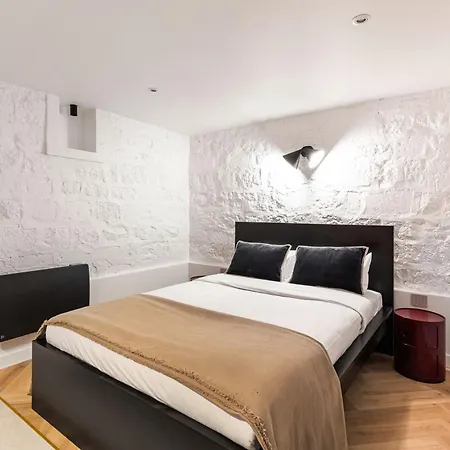 Duplex De Luxe Avec Billard Et Baignoire Apartment Paris